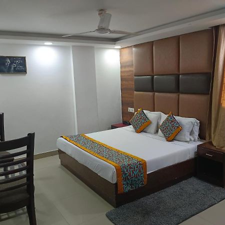 Hotel Clayton Near Igi Airport Delhi Nuova Delhi Esterno foto