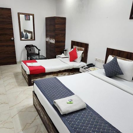 Hotel Clayton Near Igi Airport Delhi Nuova Delhi Esterno foto