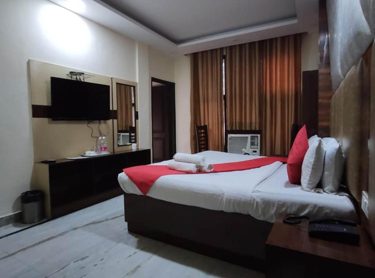 Hotel Clayton Near Igi Airport Delhi Nuova Delhi Esterno foto
