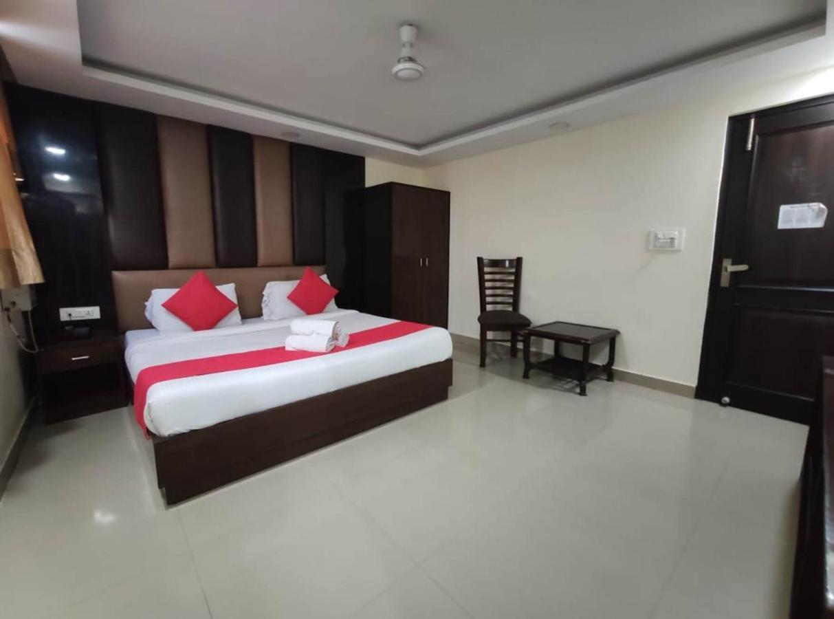 Hotel Clayton Near Igi Airport Delhi Nuova Delhi Esterno foto