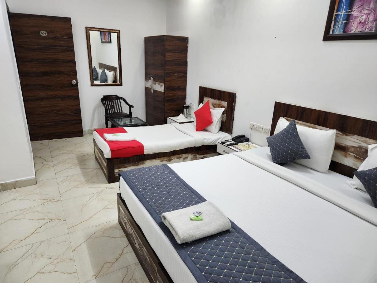 Hotel Clayton Near Igi Airport Delhi Nuova Delhi Esterno foto