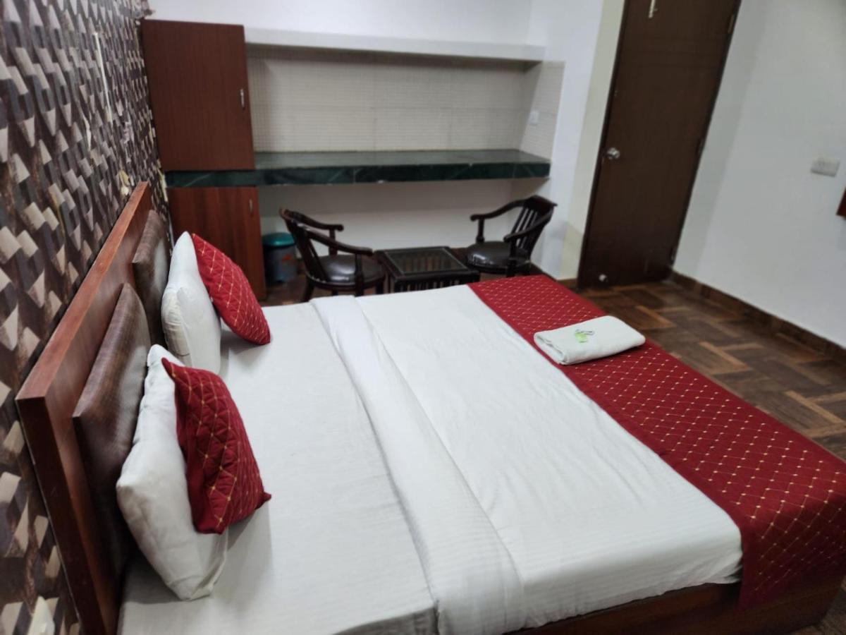 Hotel Clayton Near Igi Airport Delhi Nuova Delhi Esterno foto