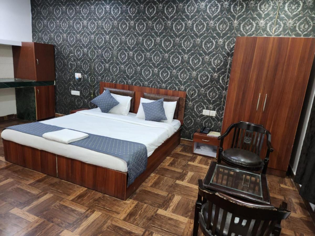Hotel Clayton Near Igi Airport Delhi Nuova Delhi Esterno foto