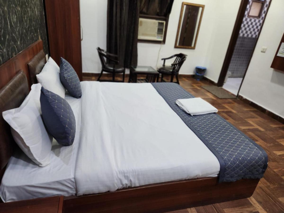 Hotel Clayton Near Igi Airport Delhi Nuova Delhi Esterno foto