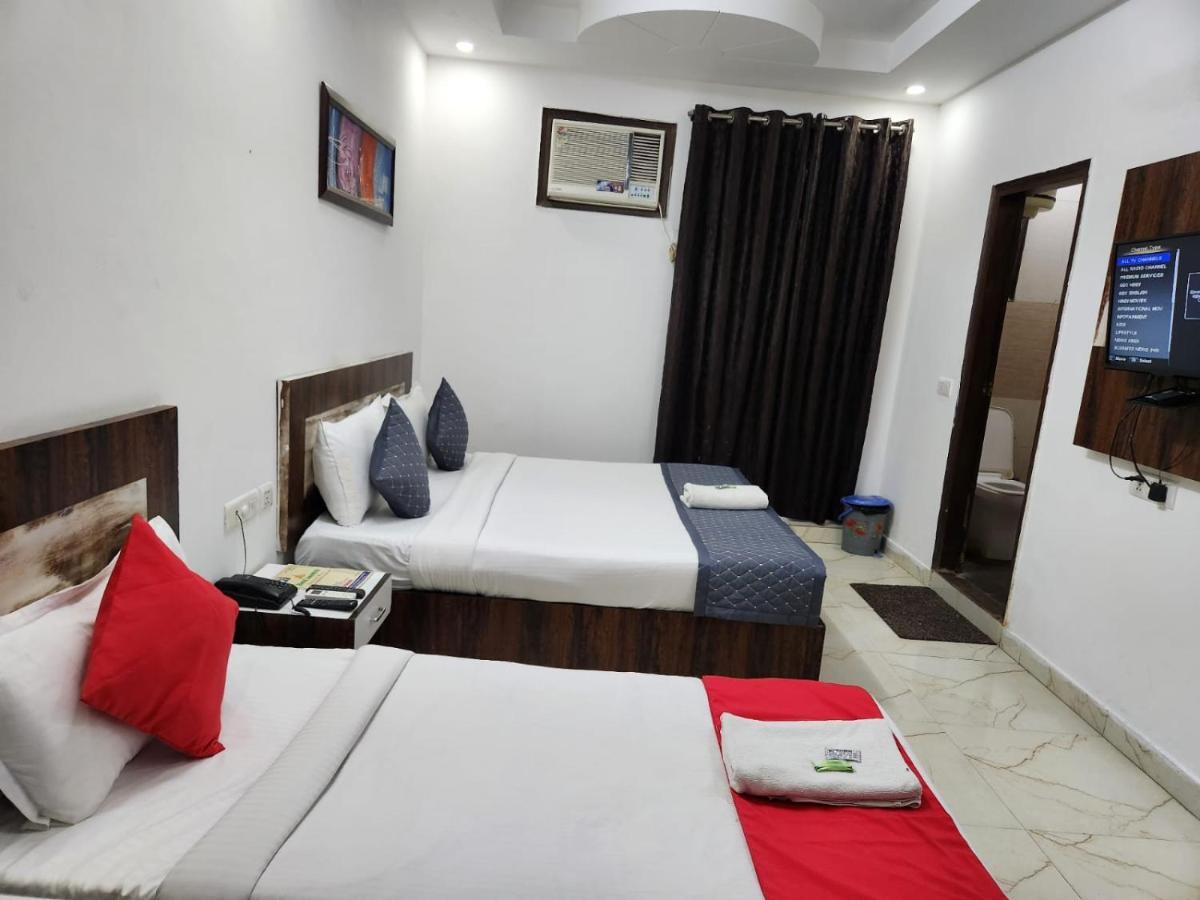 Hotel Clayton Near Igi Airport Delhi Nuova Delhi Esterno foto