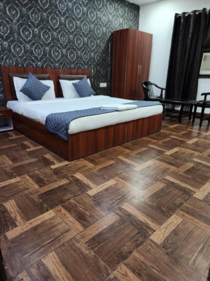 Hotel Clayton Near Igi Airport Delhi Nuova Delhi Esterno foto