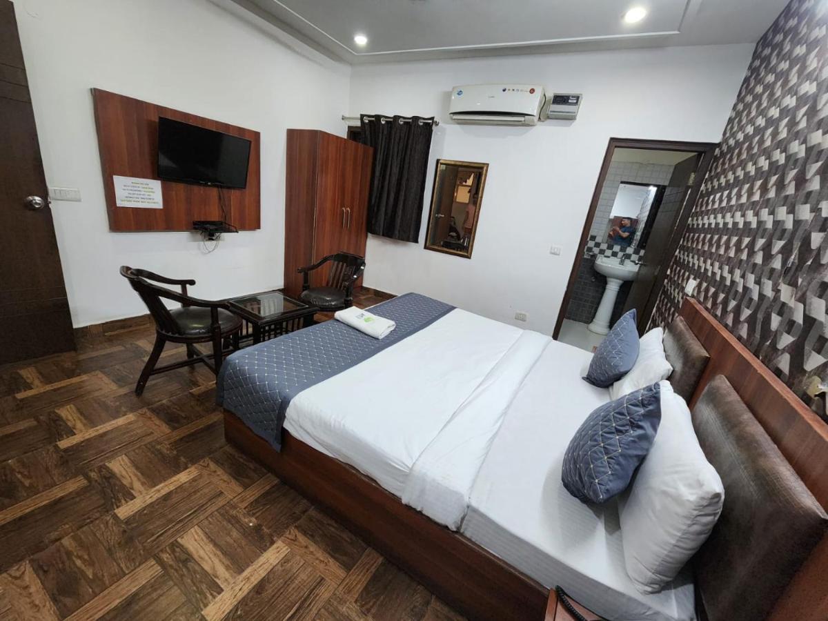 Hotel Clayton Near Igi Airport Delhi Nuova Delhi Esterno foto