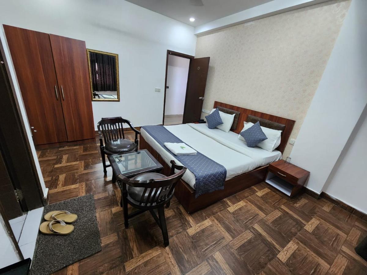 Hotel Clayton Near Igi Airport Delhi Nuova Delhi Esterno foto