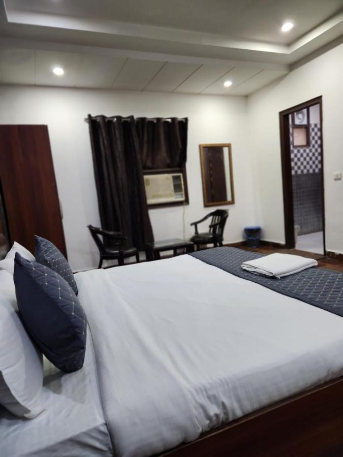 Hotel Clayton Near Igi Airport Delhi Nuova Delhi Esterno foto