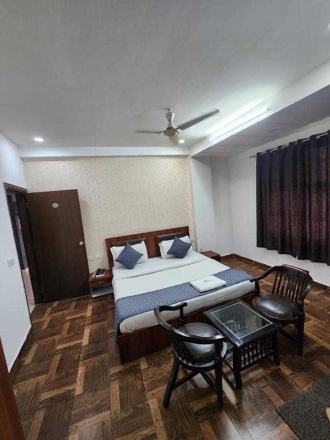 Hotel Clayton Near Igi Airport Delhi Nuova Delhi Esterno foto