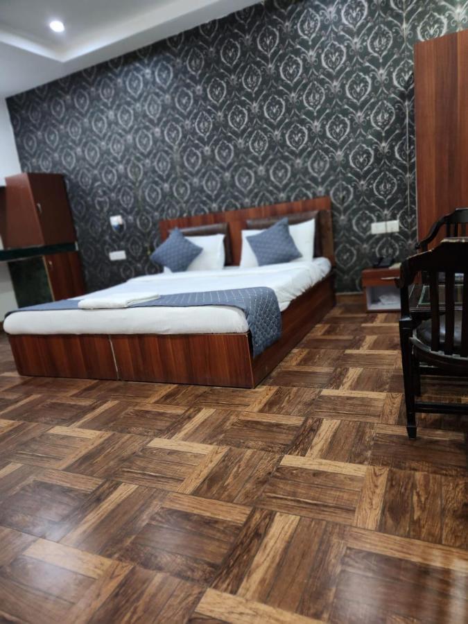 Hotel Clayton Near Igi Airport Delhi Nuova Delhi Esterno foto