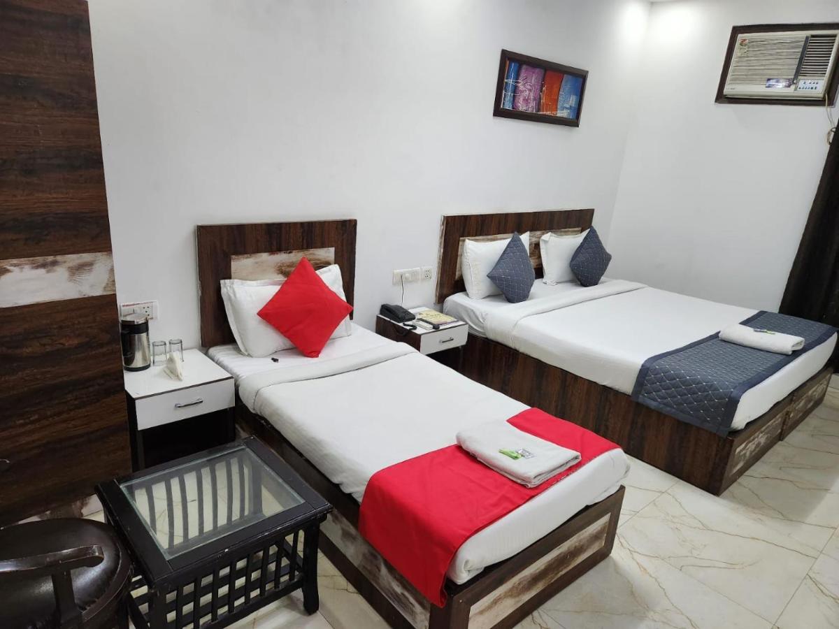 Hotel Clayton Near Igi Airport Delhi Nuova Delhi Esterno foto