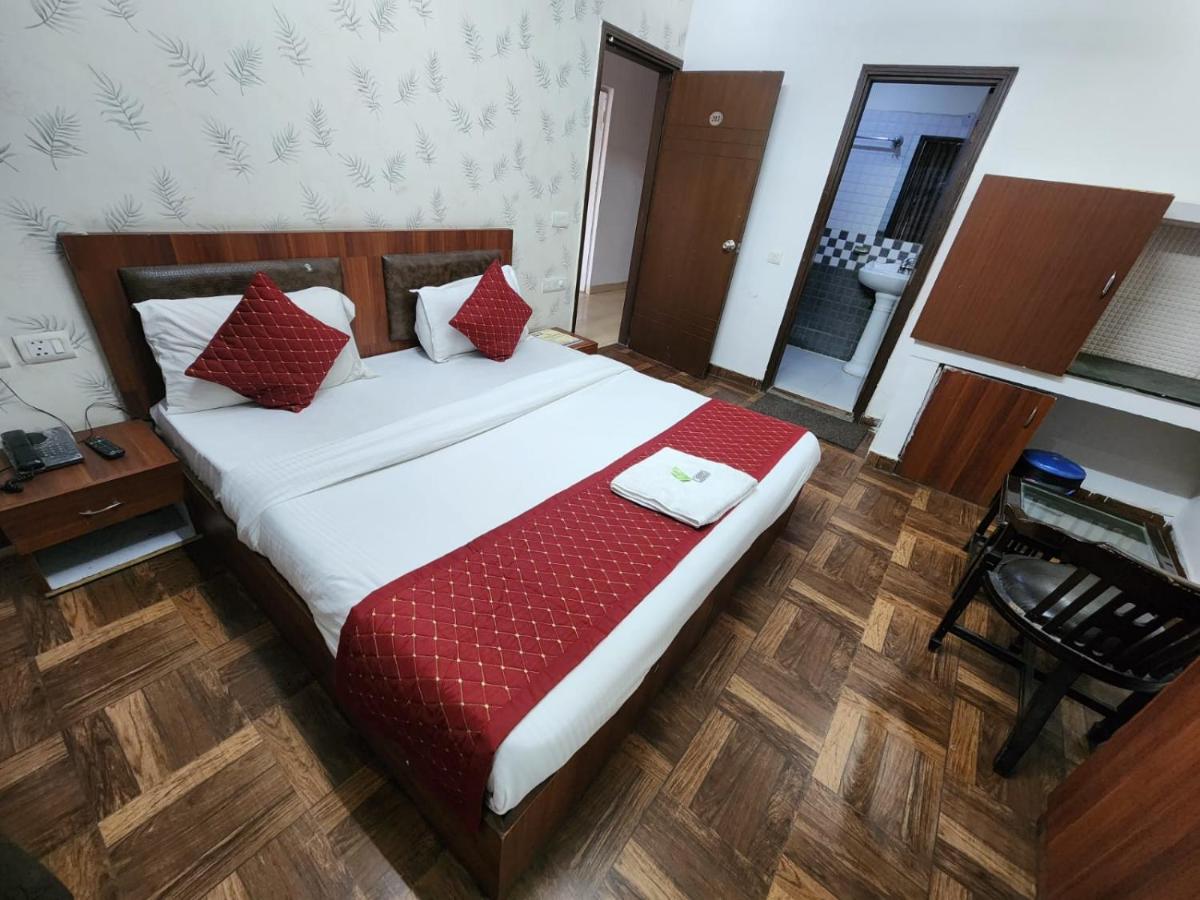 Hotel Clayton Near Igi Airport Delhi Nuova Delhi Esterno foto