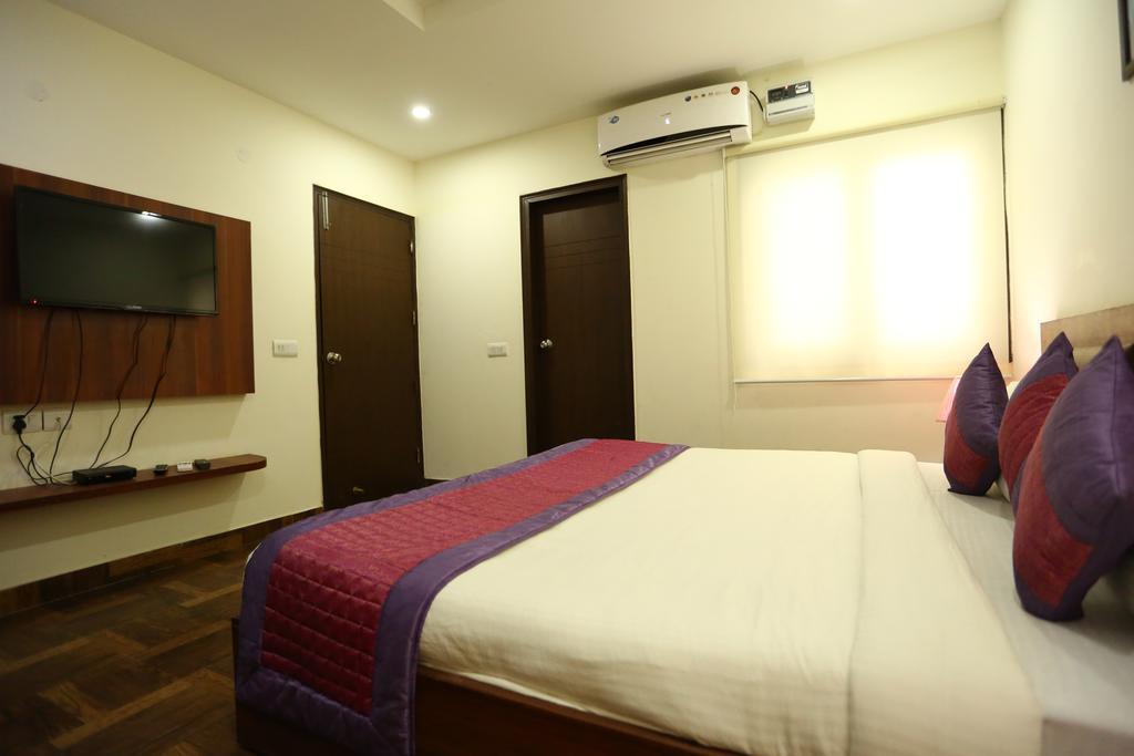 Hotel Clayton Near Igi Airport Delhi Nuova Delhi Esterno foto