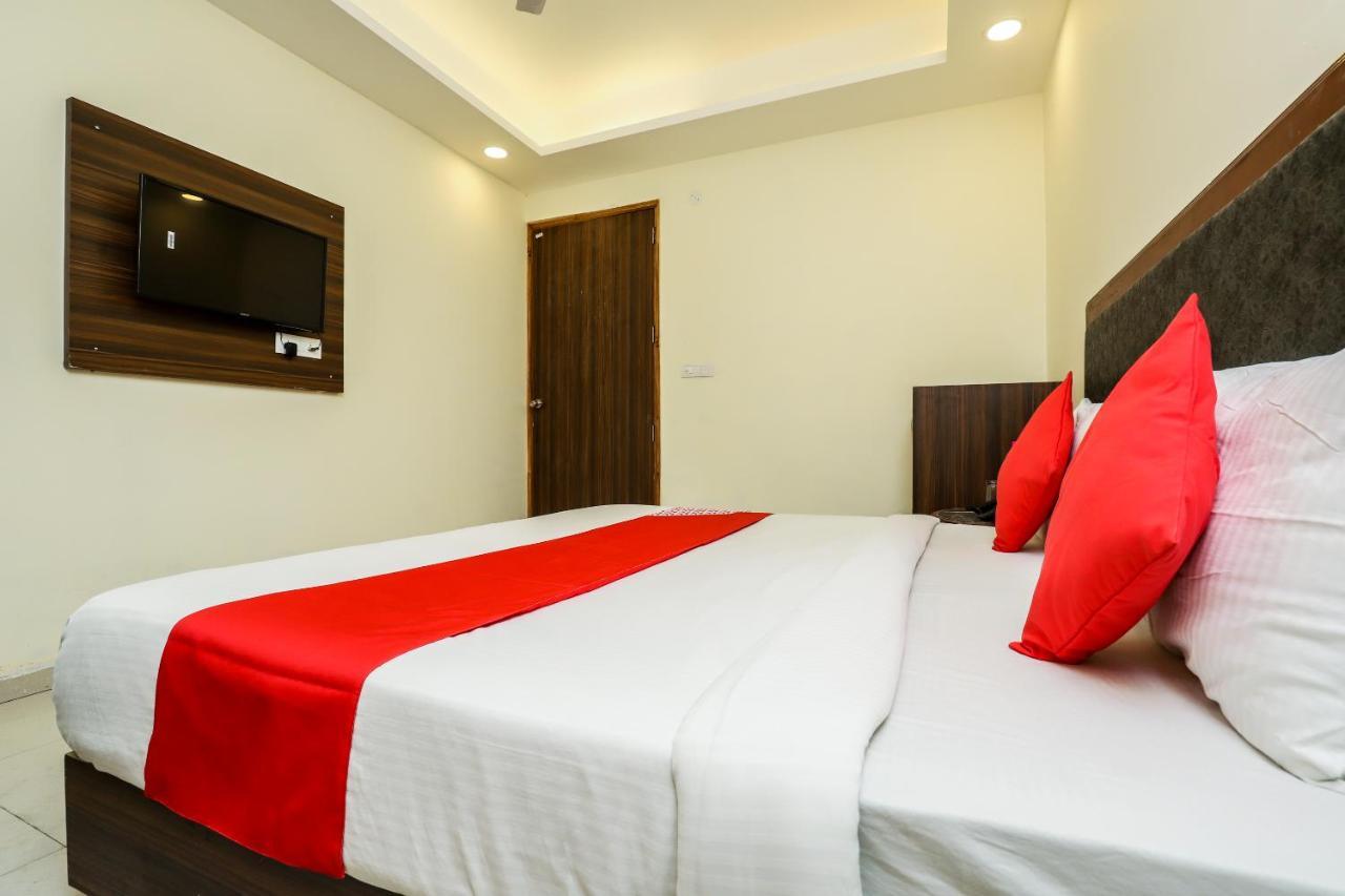 Hotel Clayton Near Igi Airport Delhi Nuova Delhi Esterno foto