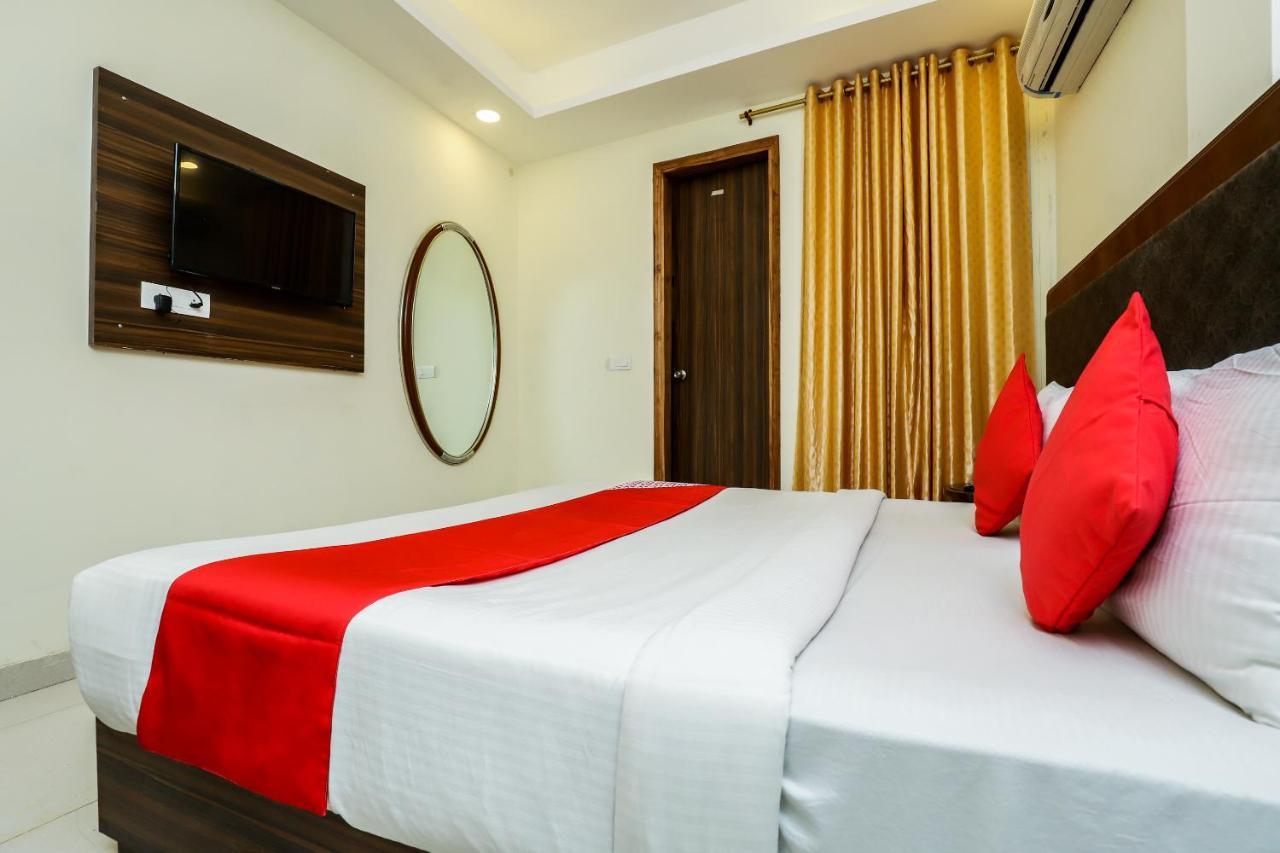 Hotel Clayton Near Igi Airport Delhi Nuova Delhi Esterno foto