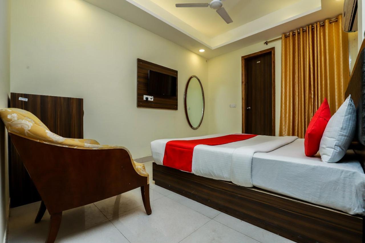 Hotel Clayton Near Igi Airport Delhi Nuova Delhi Esterno foto