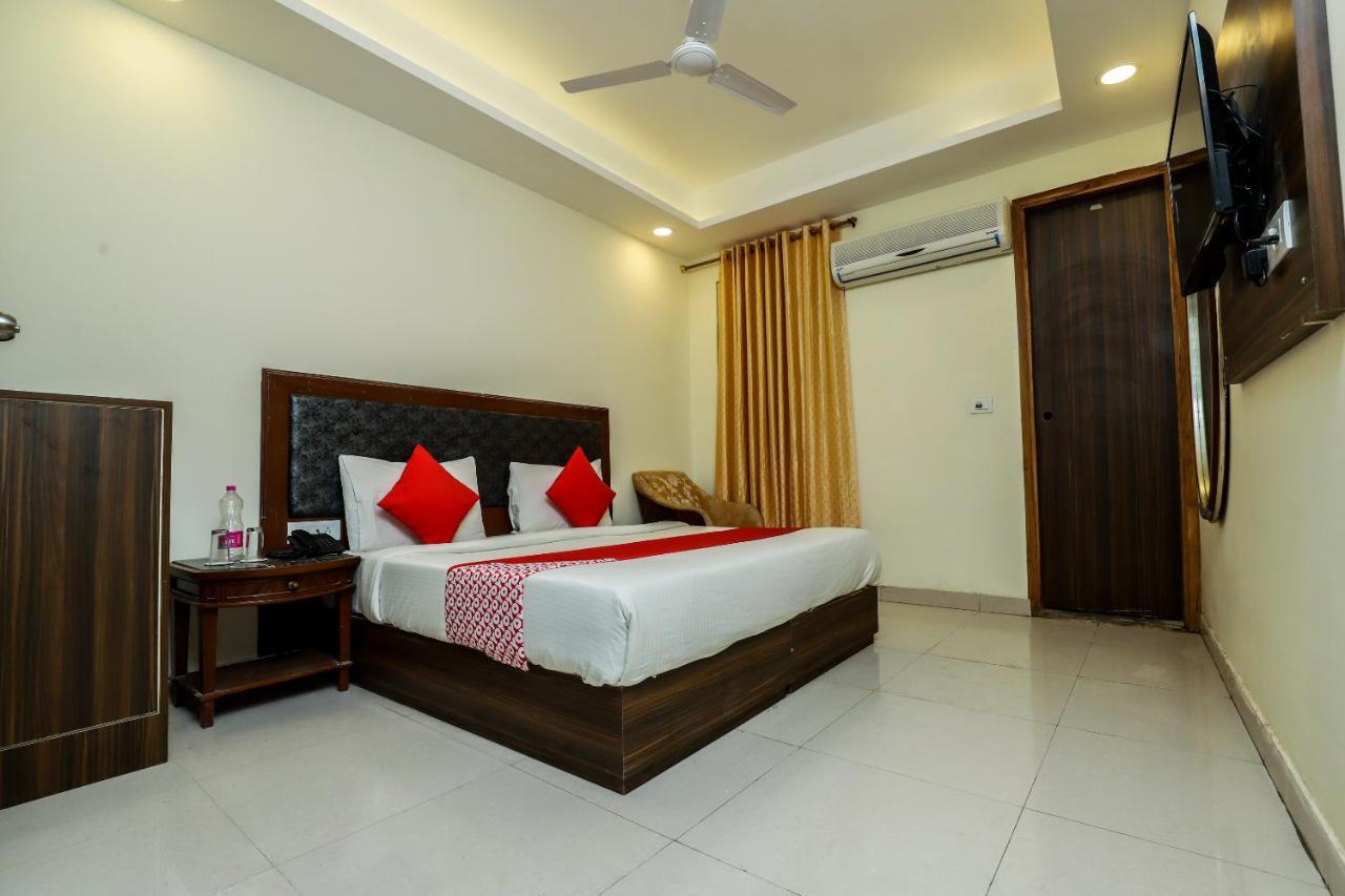 Hotel Clayton Near Igi Airport Delhi Nuova Delhi Esterno foto