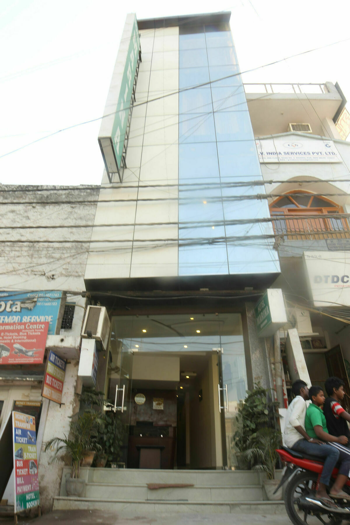 Hotel Clayton Near Igi Airport Delhi Nuova Delhi Esterno foto