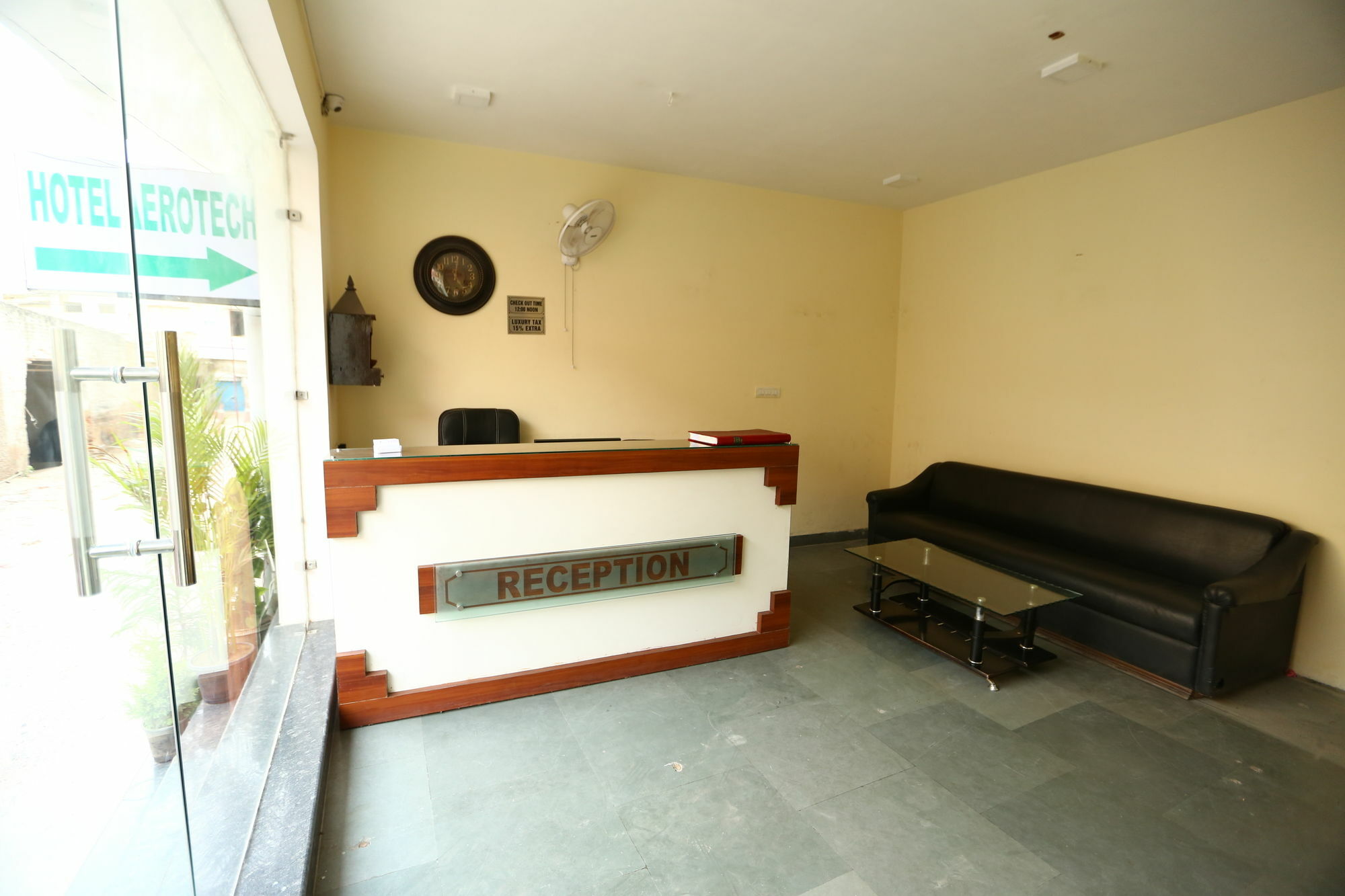 Hotel Clayton Near Igi Airport Delhi Nuova Delhi Esterno foto